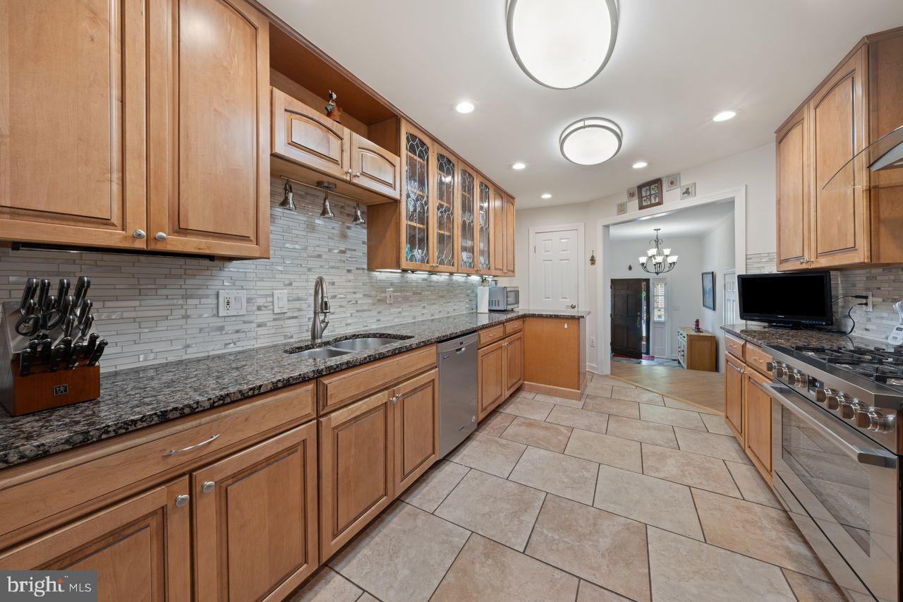 6367 Brampton Ct Property Photo 9
