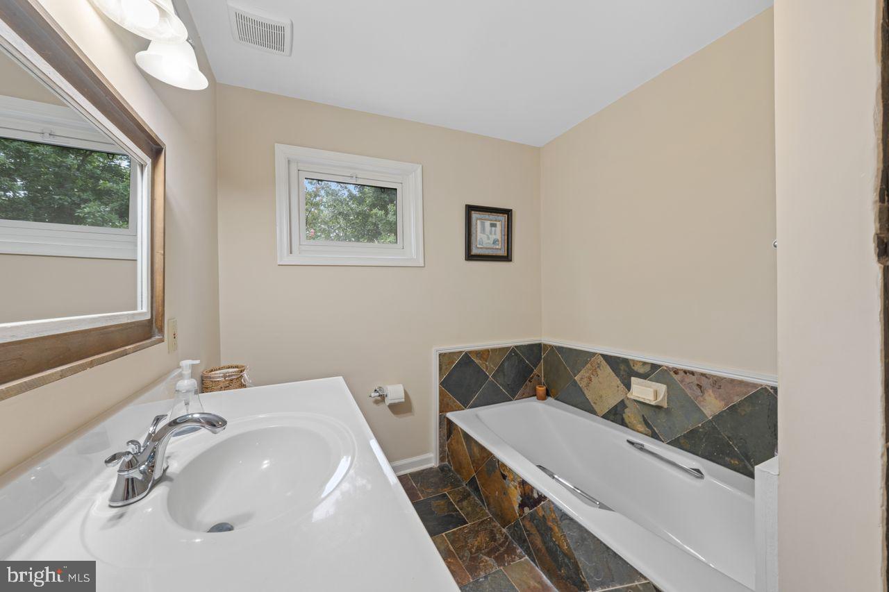 6367 Brampton Ct Property Photo 20