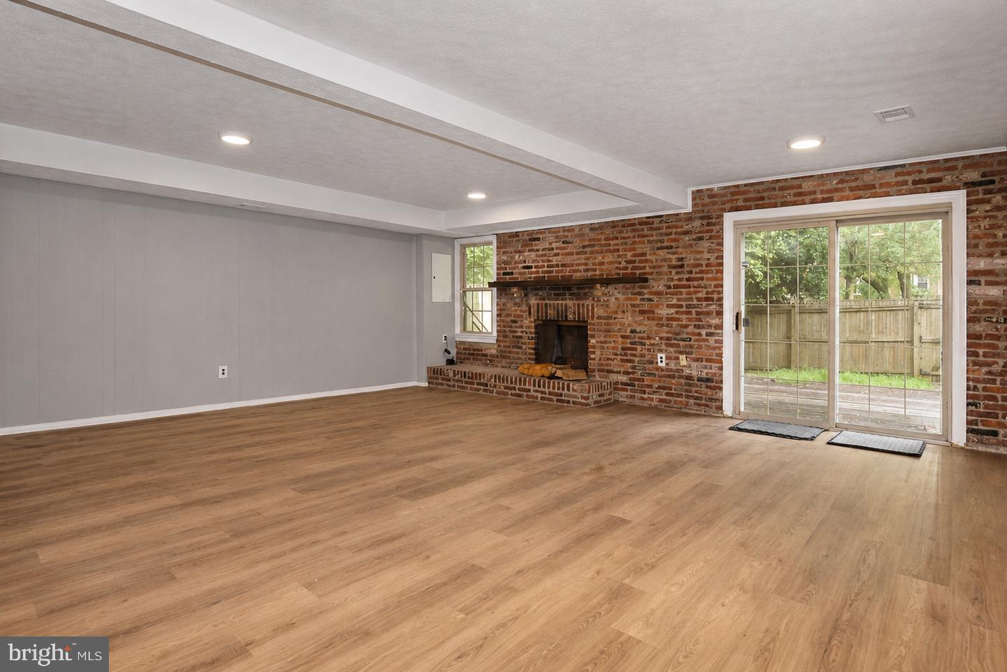 6611 Rosecroft Pl Property Photo 37