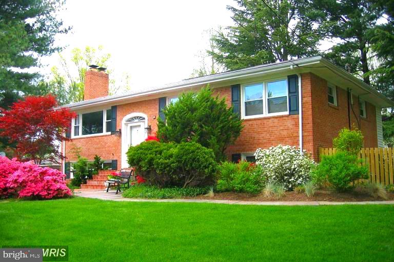 1036 Carper St Property Photo 3
