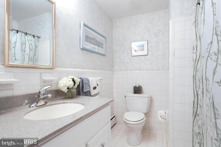 1036 Carper St Property Photo 8