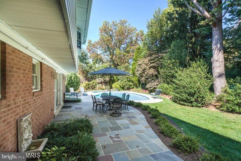1036 Carper St Property Photo 16