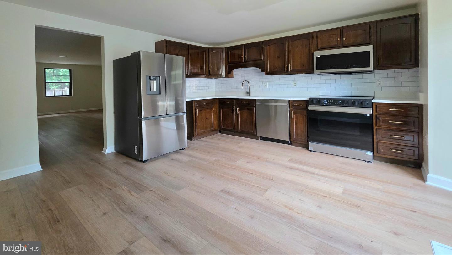 5964 Clerkenwell Ct Property Photo 8