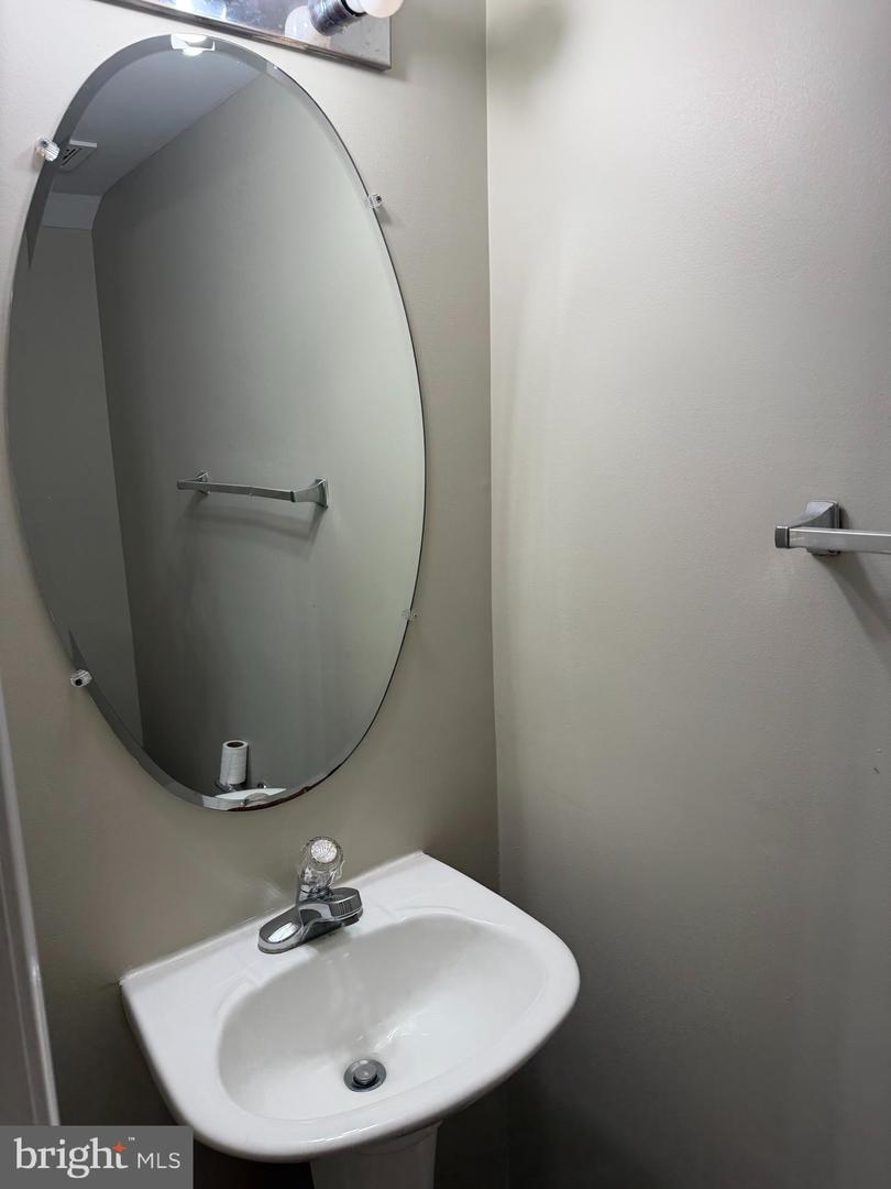 2490 Quick St #101 Property Photo 9