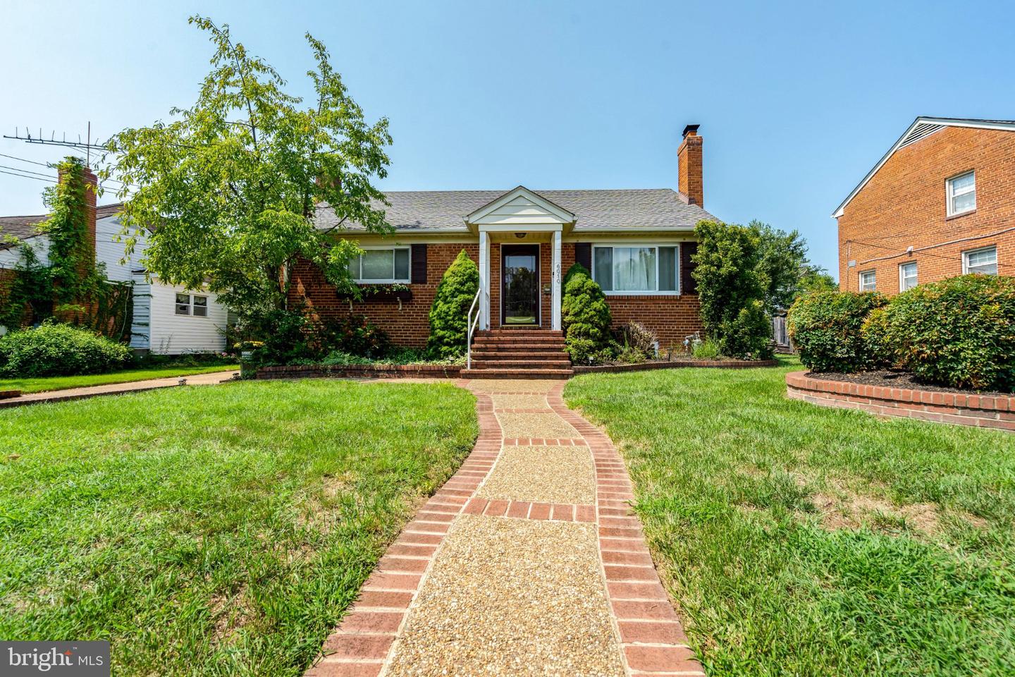 6010 Frederick St Property Photo 2