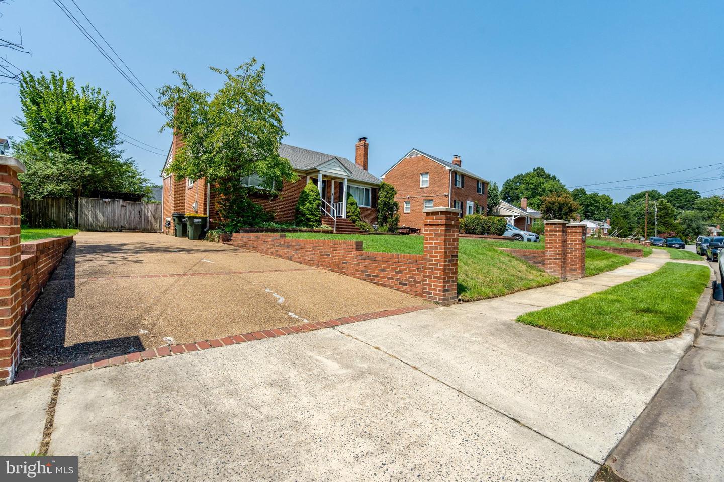 6010 Frederick St Property Photo 4