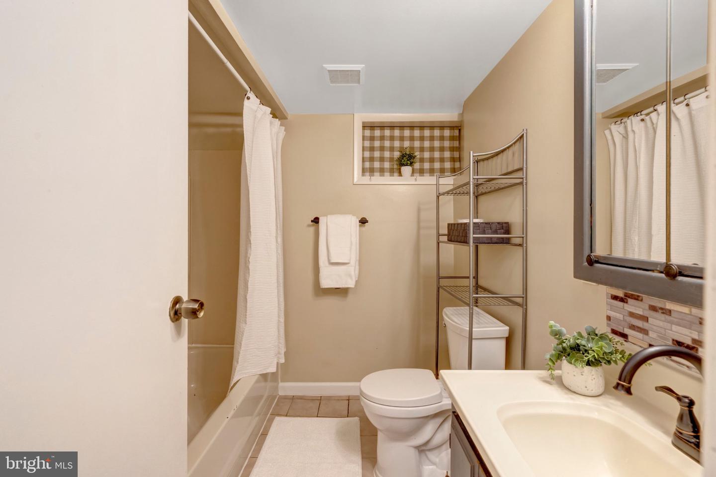 6010 Frederick St Property Photo 42