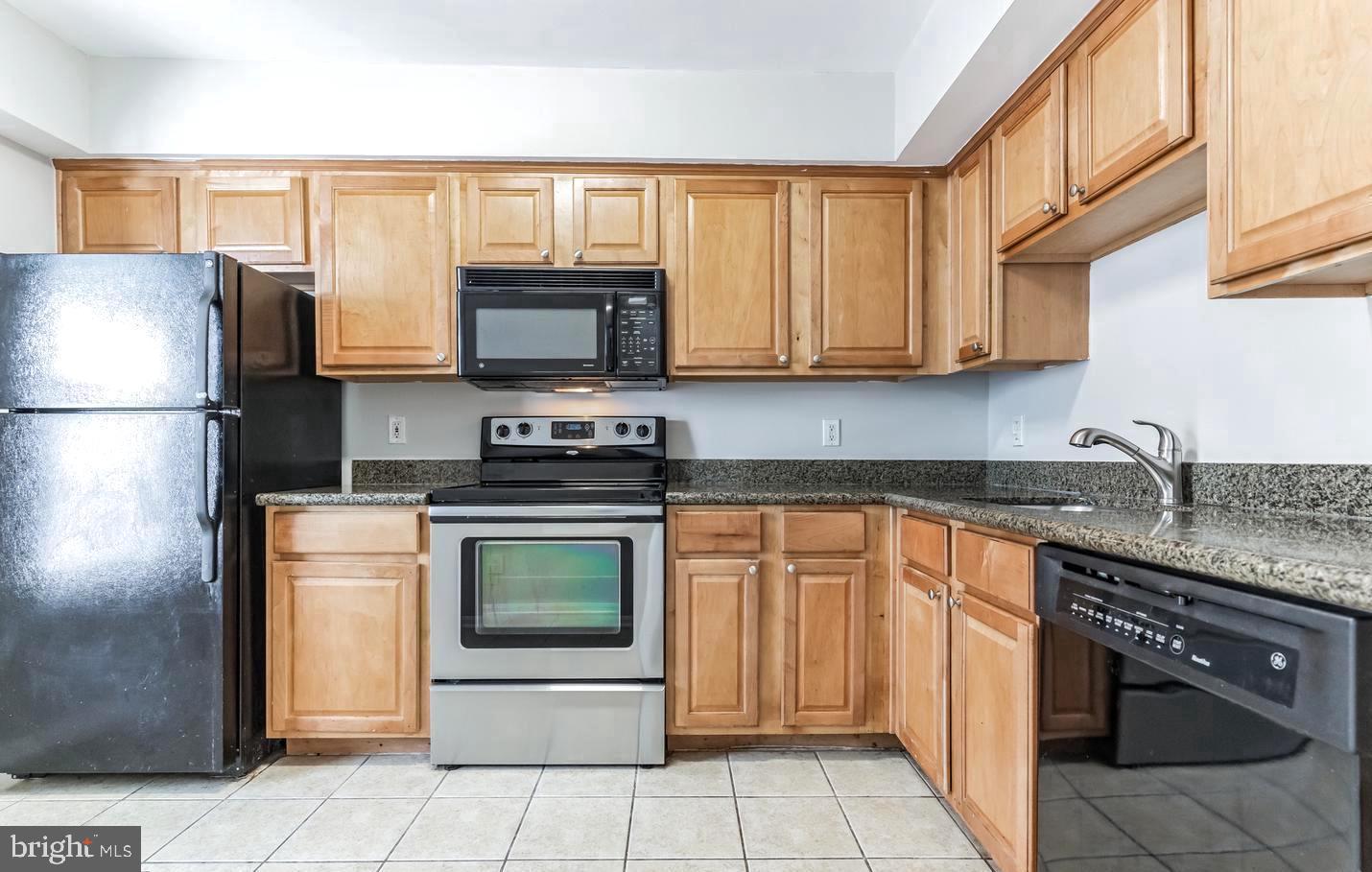 3179 Summit Square Dr #2-e6 Property Photo 2