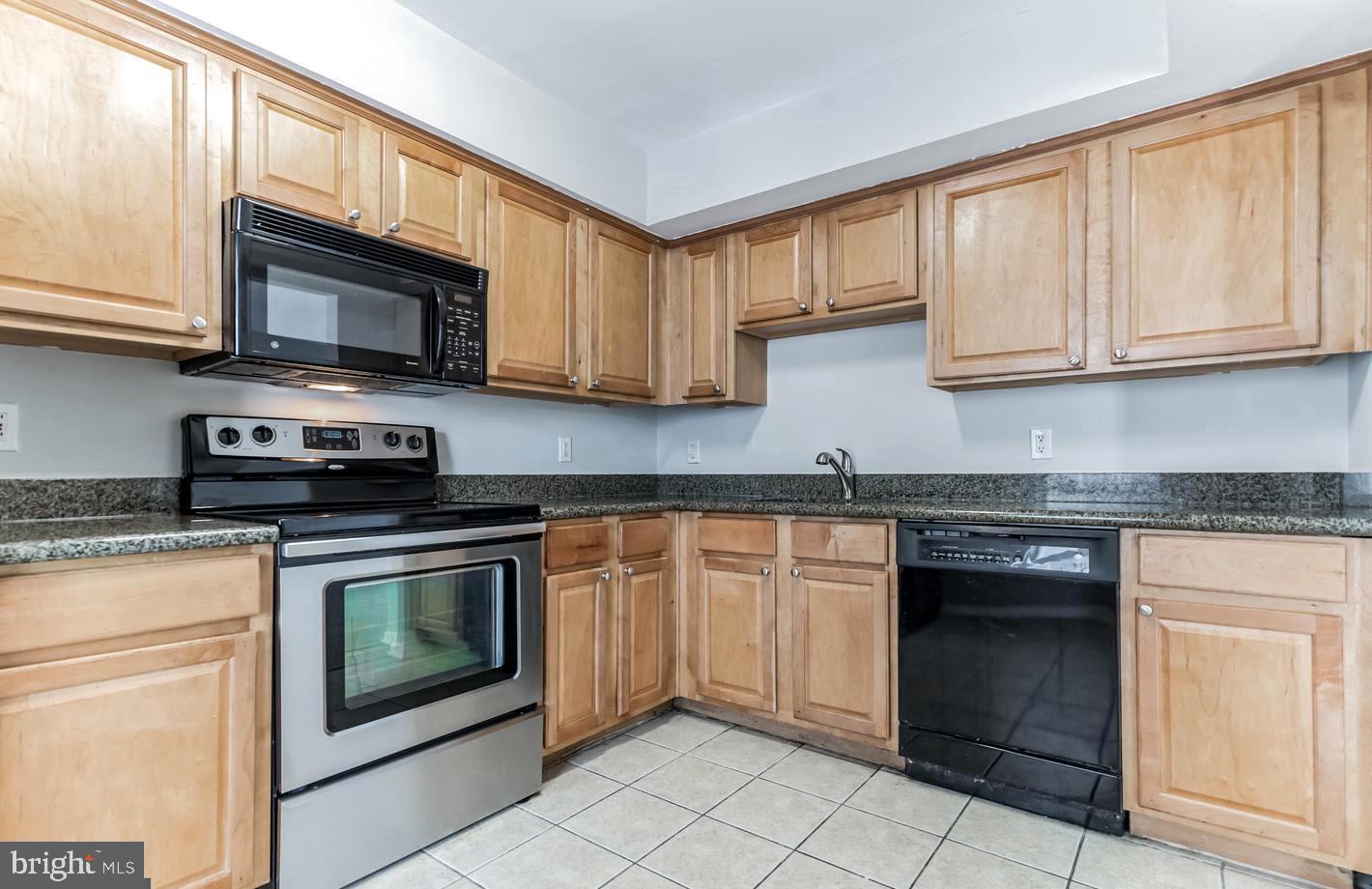 3179 Summit Square Dr #2-e6 Property Photo 3