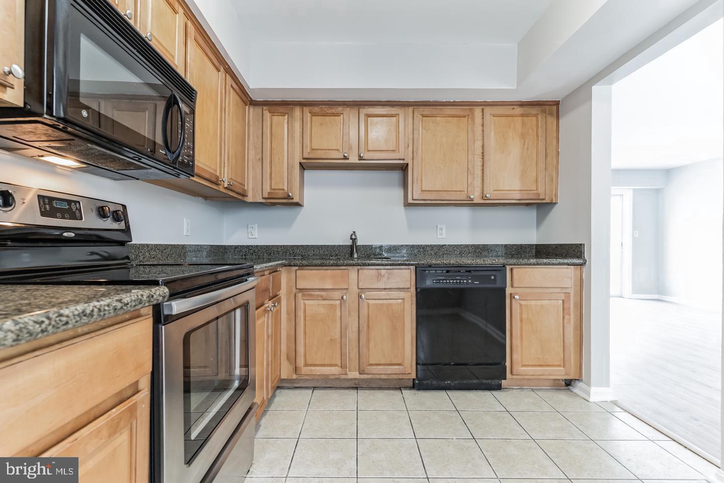 3179 Summit Square Dr #2-e6 Property Photo 4