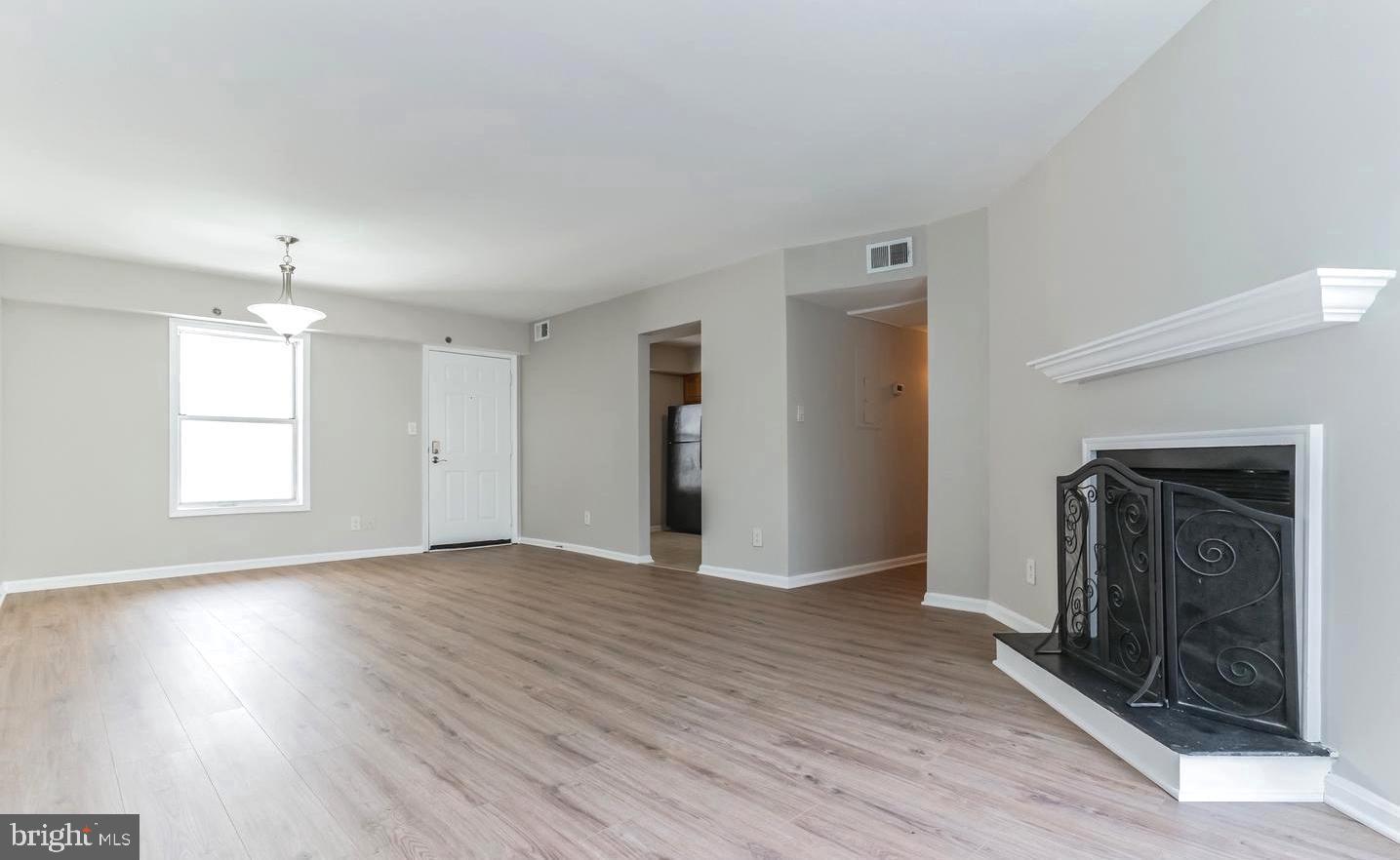 3179 Summit Square Dr #2-e6 Property Photo 5