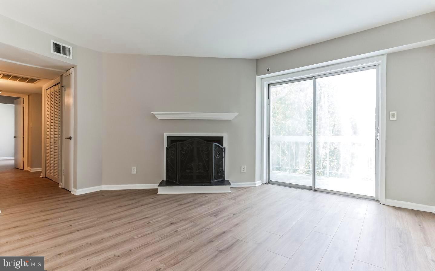 3179 Summit Square Dr #2-e6 Property Photo 6
