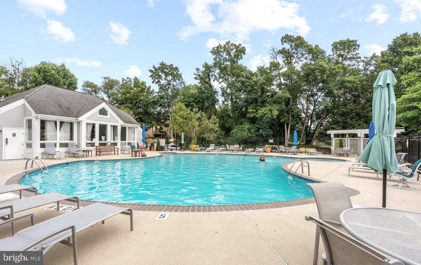 3179 Summit Square Dr #2-e6 Property Photo 28