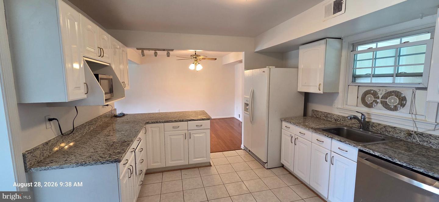 6823 Ben Franklin Rd Property Photo 3