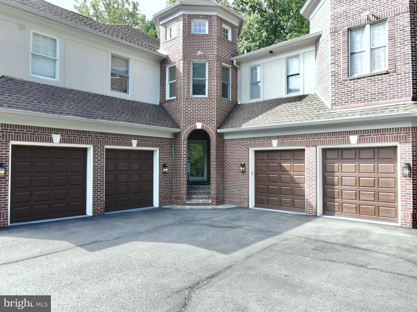 6403 Burke Woods Dr Property Photo 6