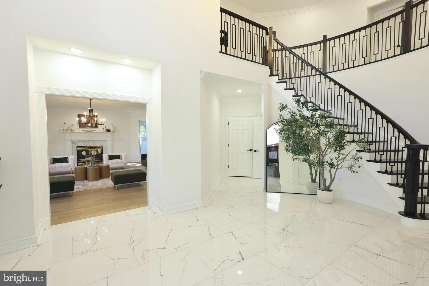 6403 Burke Woods Dr Property Photo 11