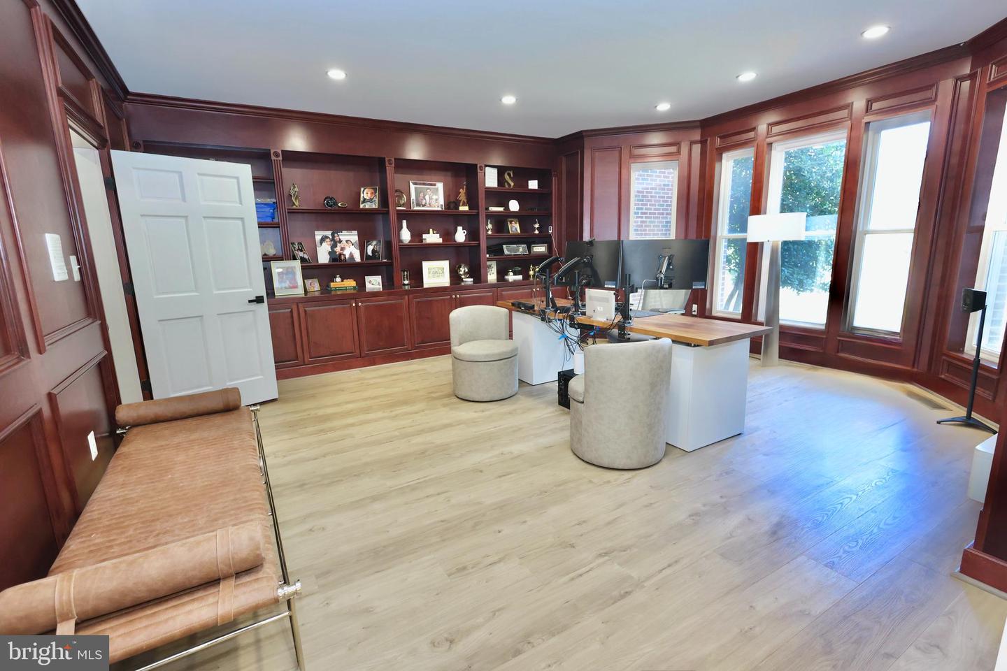 6403 Burke Woods Dr Property Photo 16