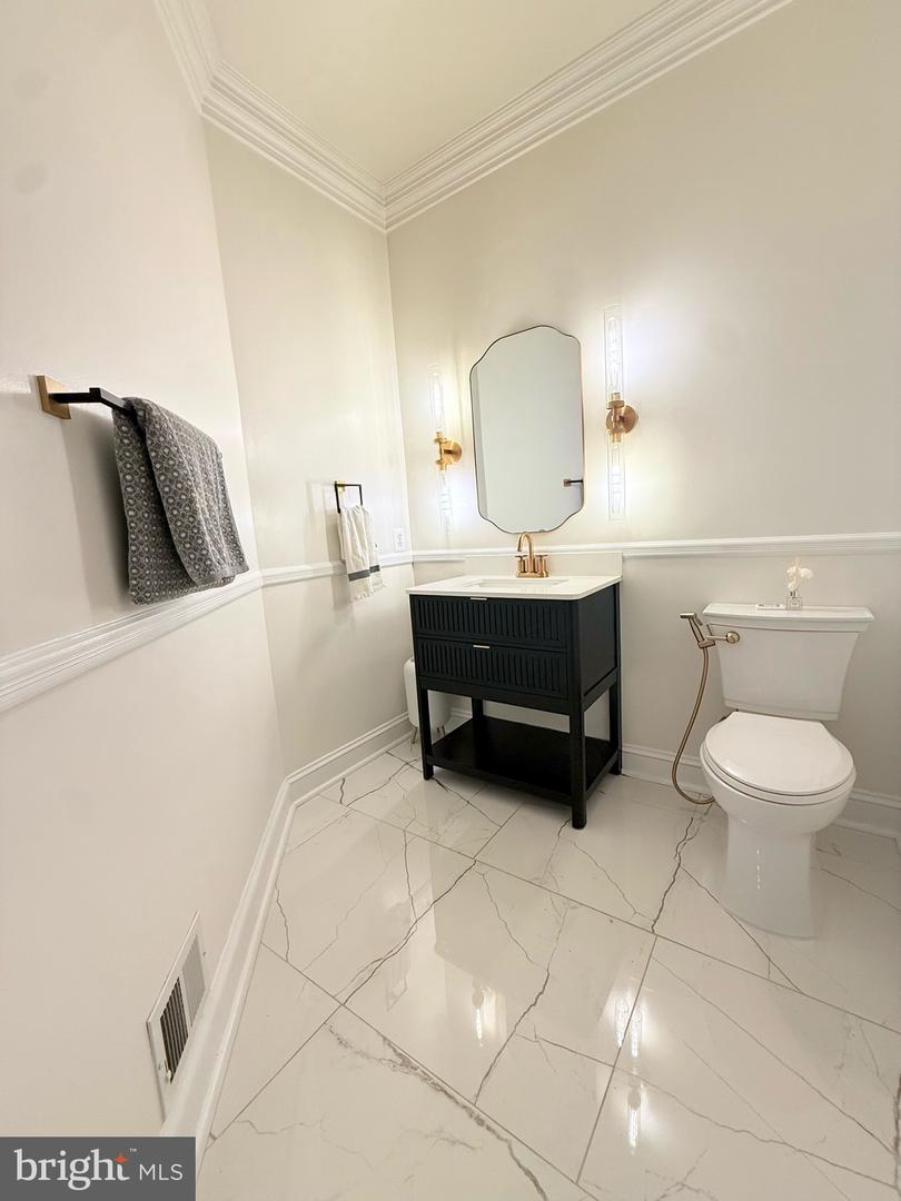 6403 Burke Woods Dr Property Photo 17