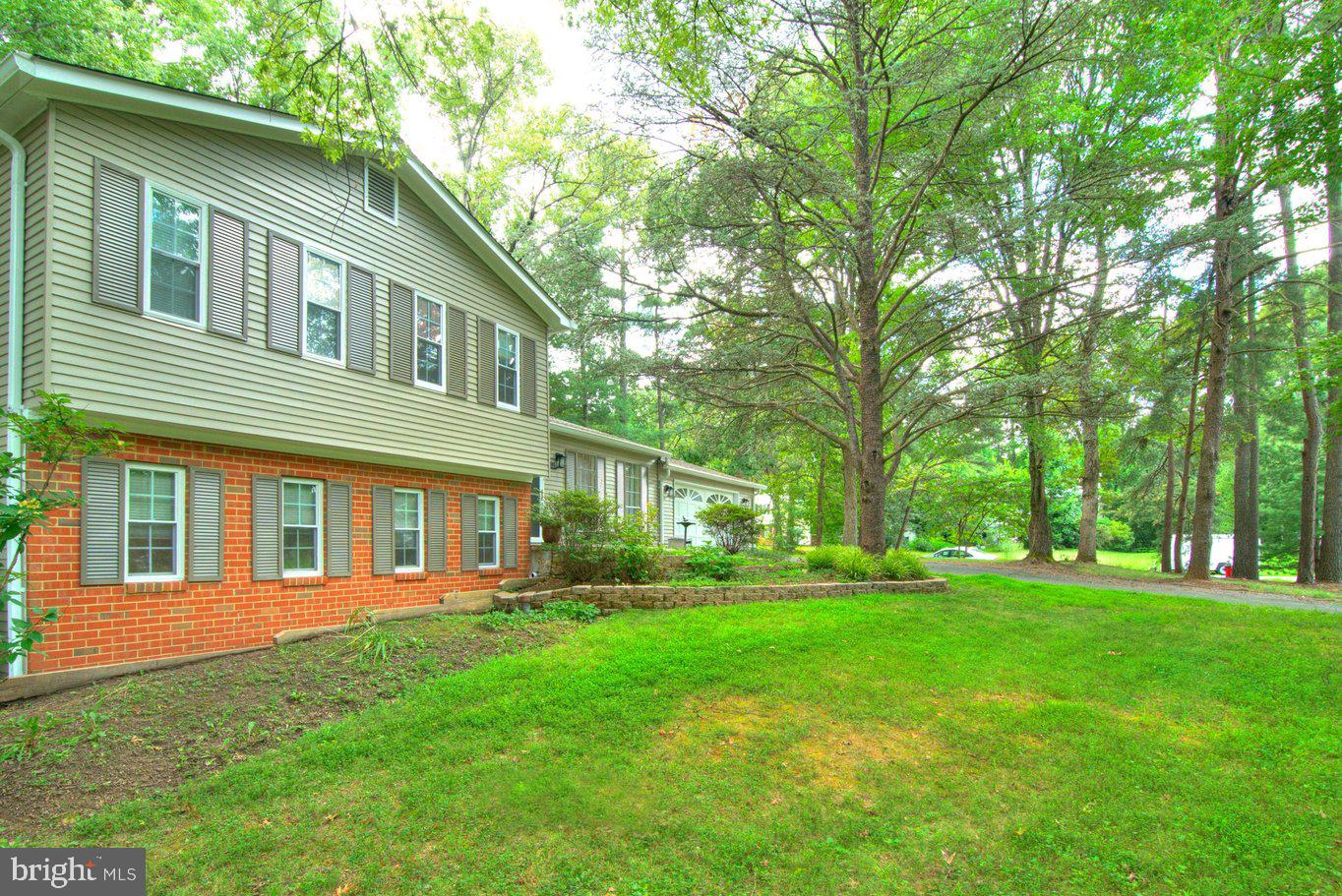 2405 Earlsgate Ct Property Photo 2
