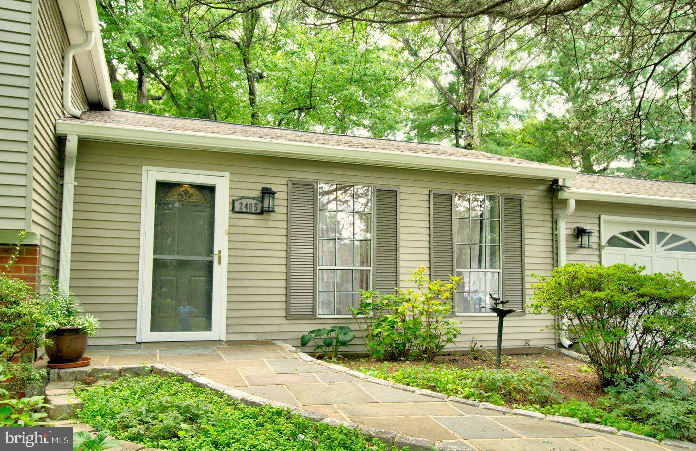 2405 Earlsgate Ct Property Photo 3