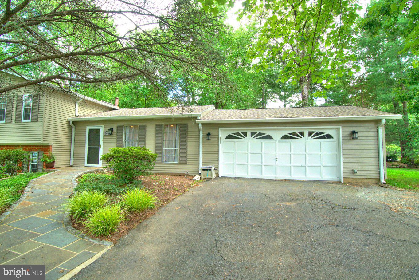 2405 Earlsgate Ct Property Photo 4