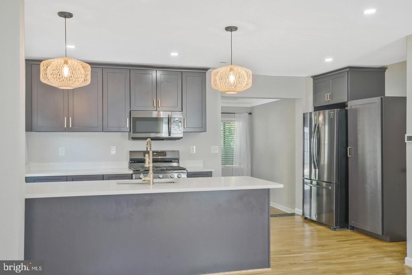 5758 Biscayne Dr Property Photo 3