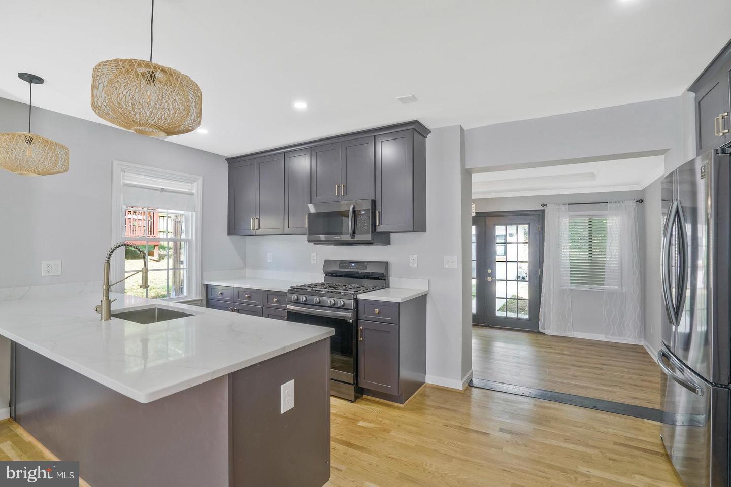 5758 Biscayne Dr Property Photo 4