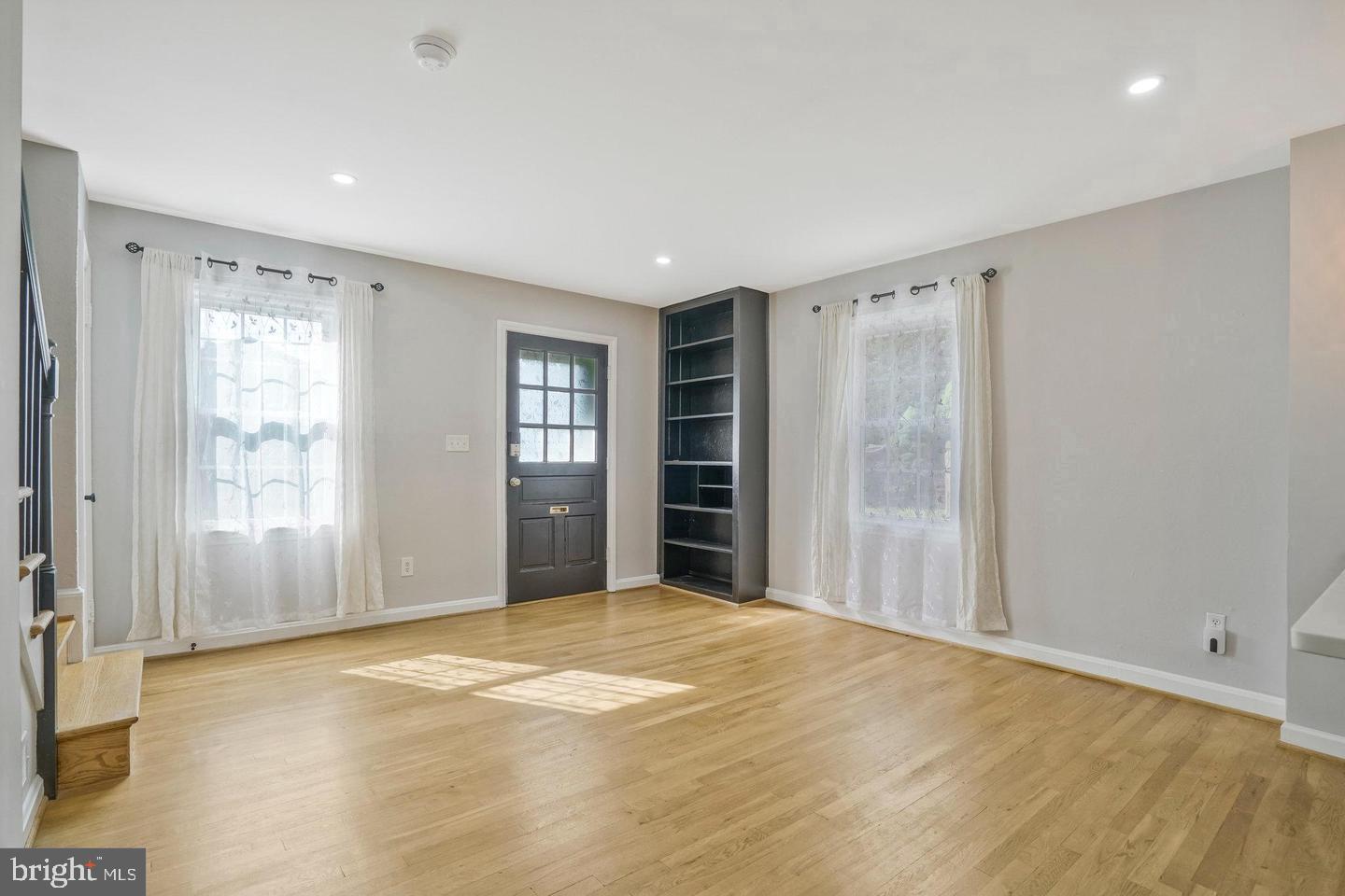 5758 Biscayne Dr Property Photo 8