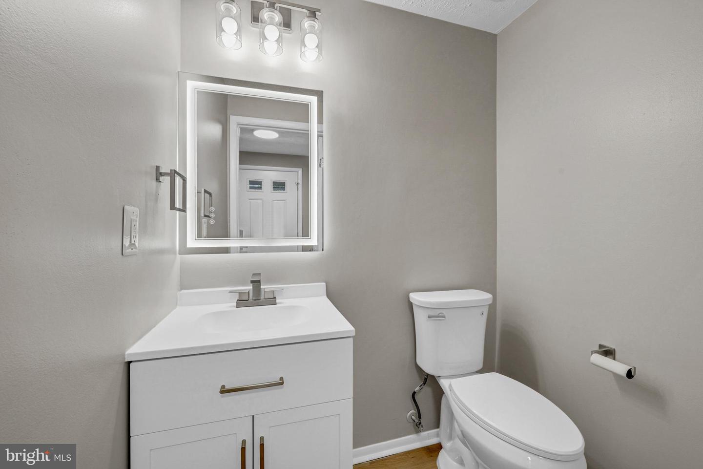 8031 Tyson Oaks Cir Property Photo 19