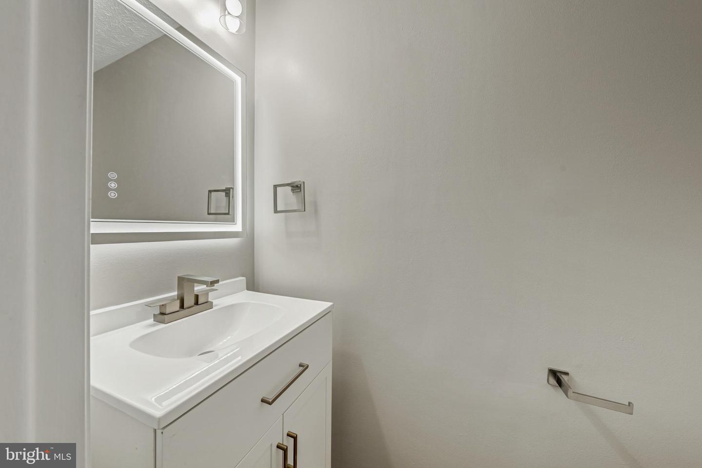 8031 Tyson Oaks Cir Property Photo 34