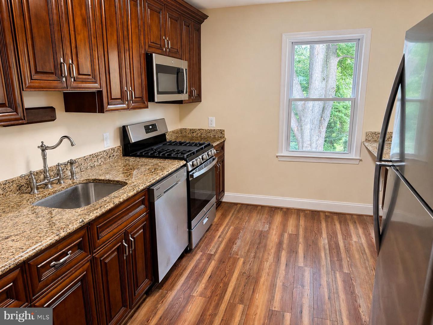 5530 Kendrick Ln Property Photo 3