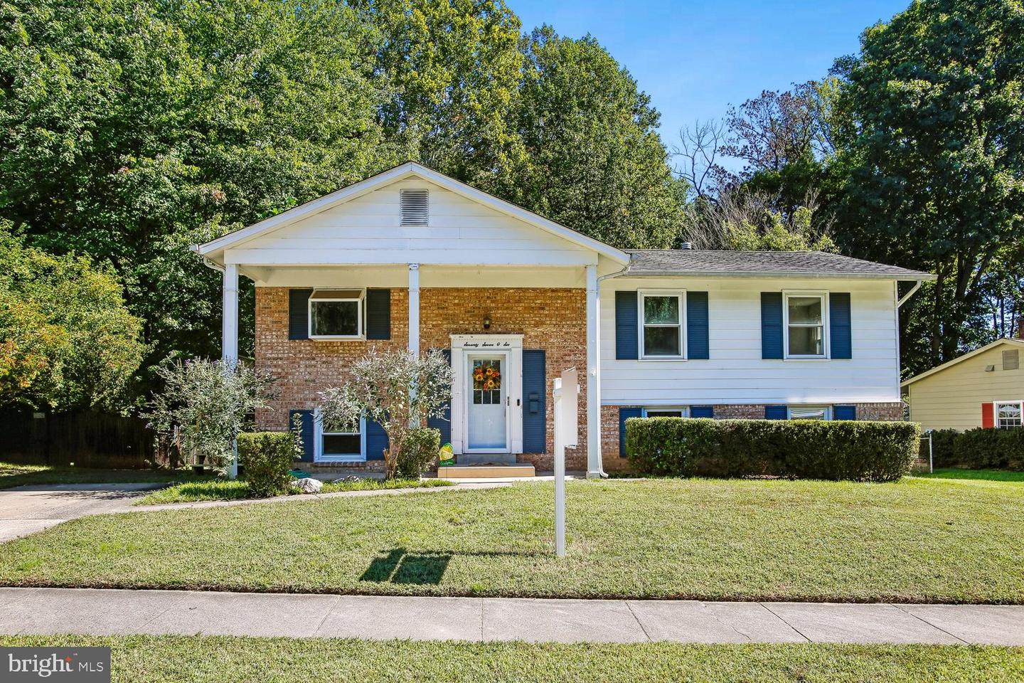 7706 CARRLEIGH PKWY Property Photo 1