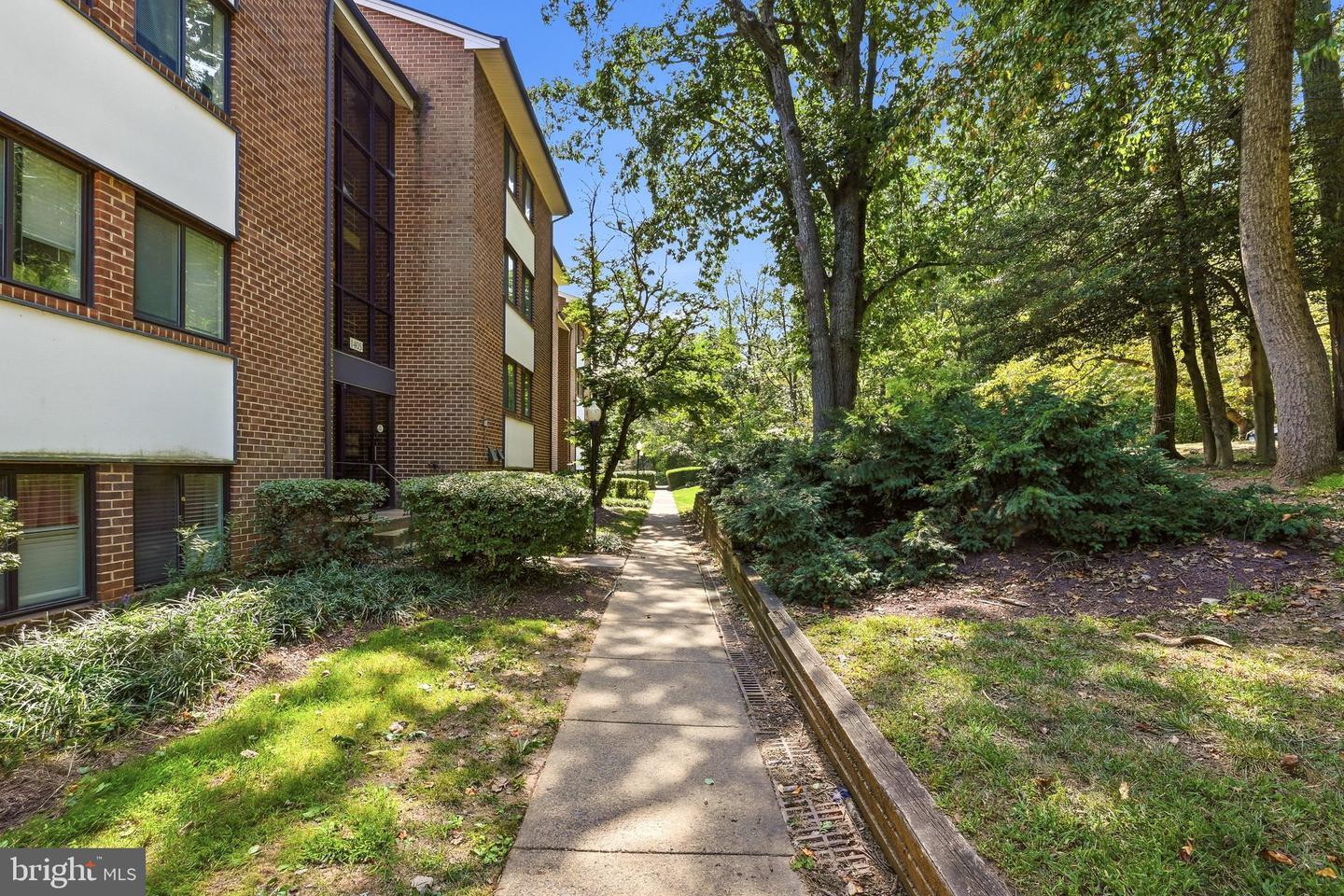 1405 Northgate Sq #32b Property Photo 2