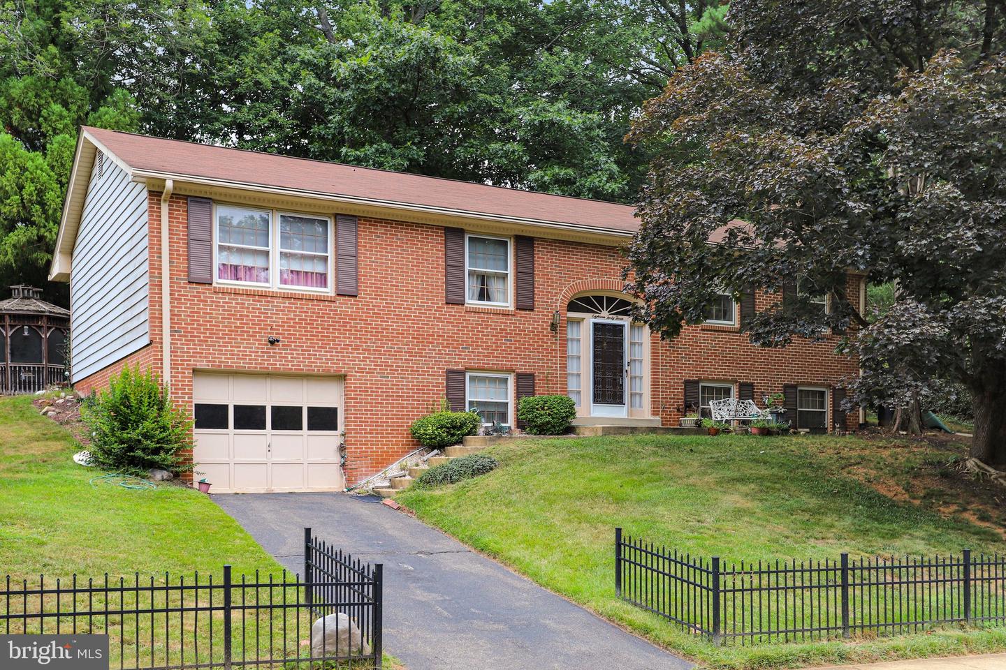 1843 Foxstone Dr Property Photo 1