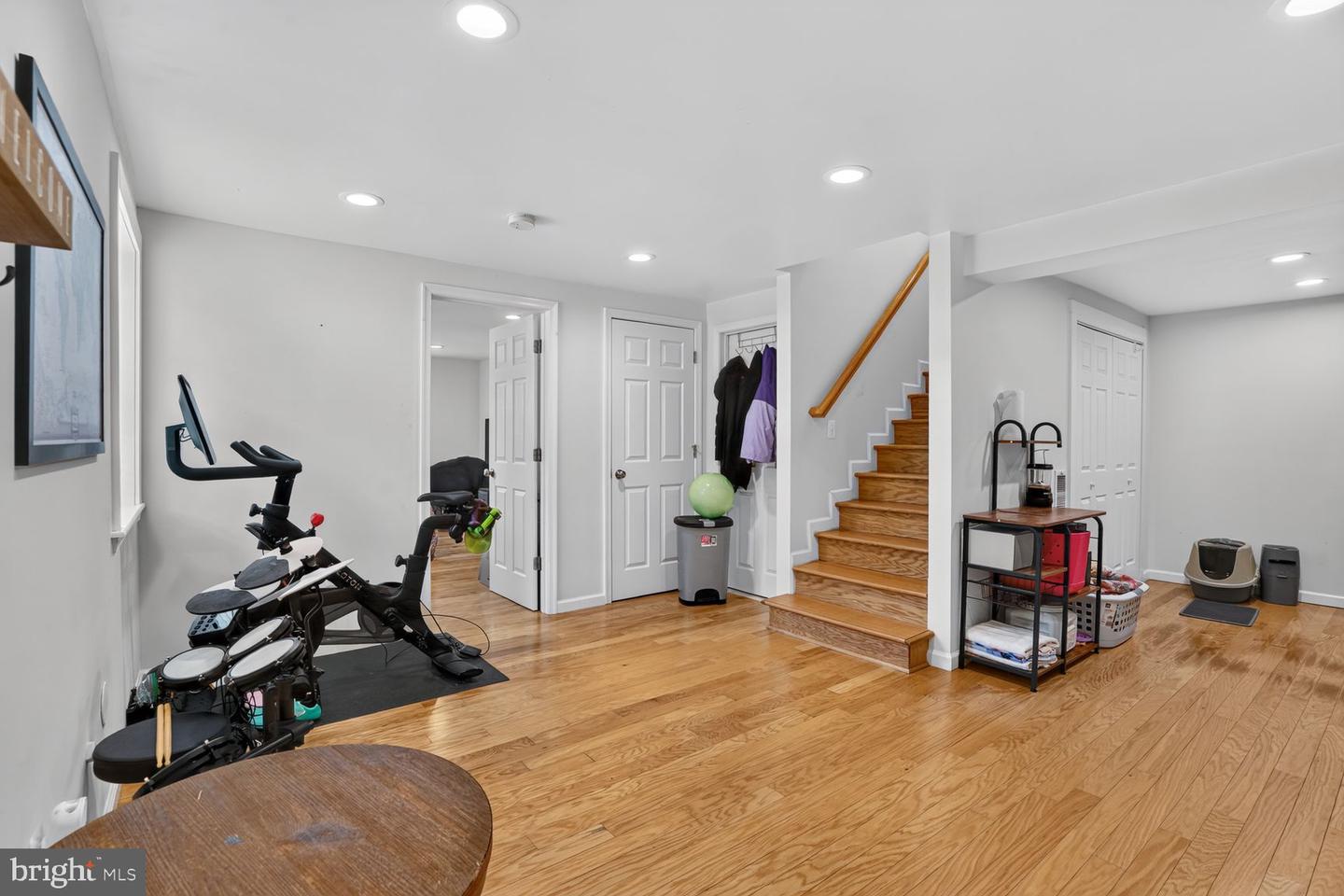 4725 Springbrook Dr Property Photo 4