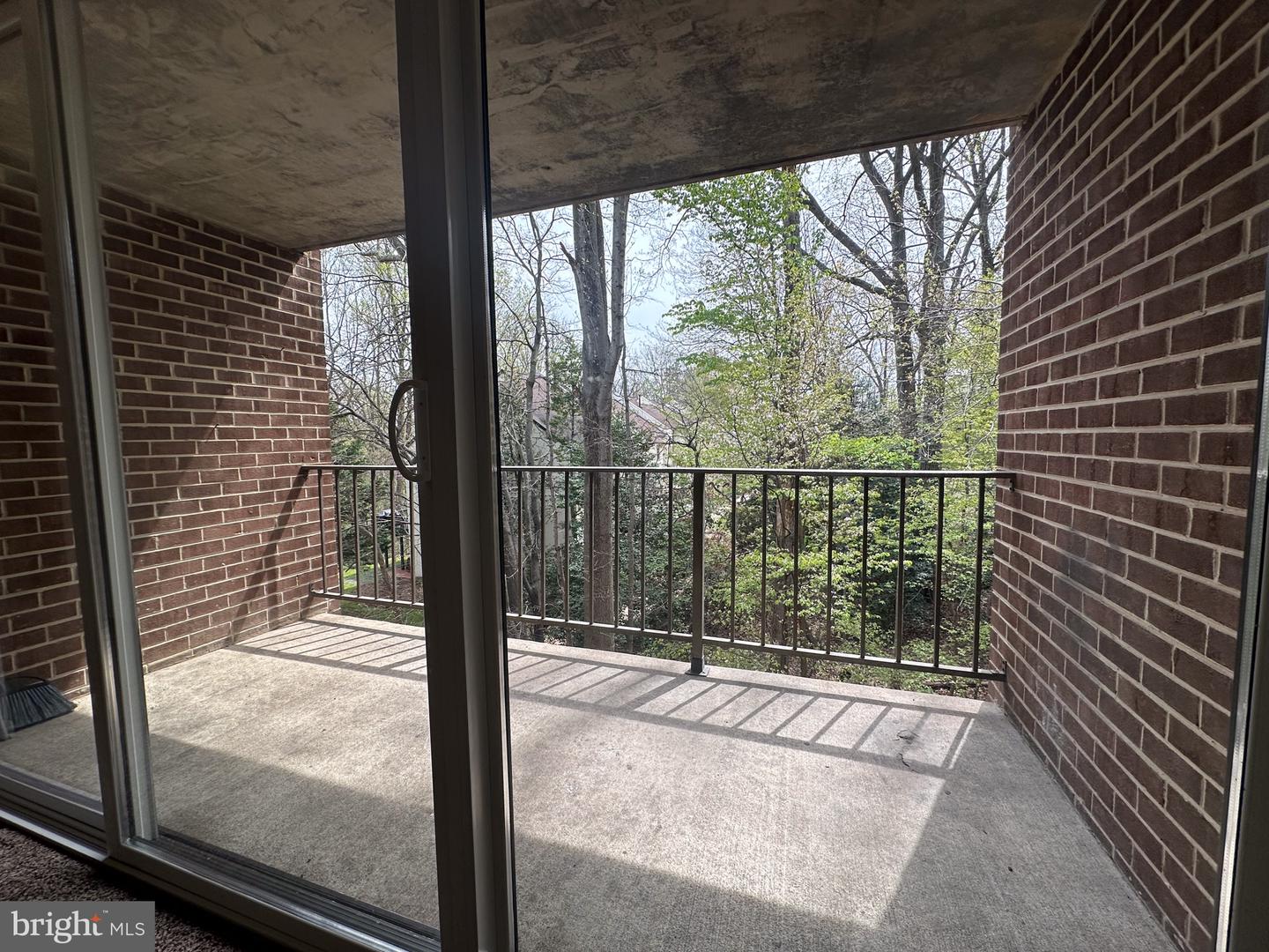 1550-22b Northgate Sq Property Photo 3