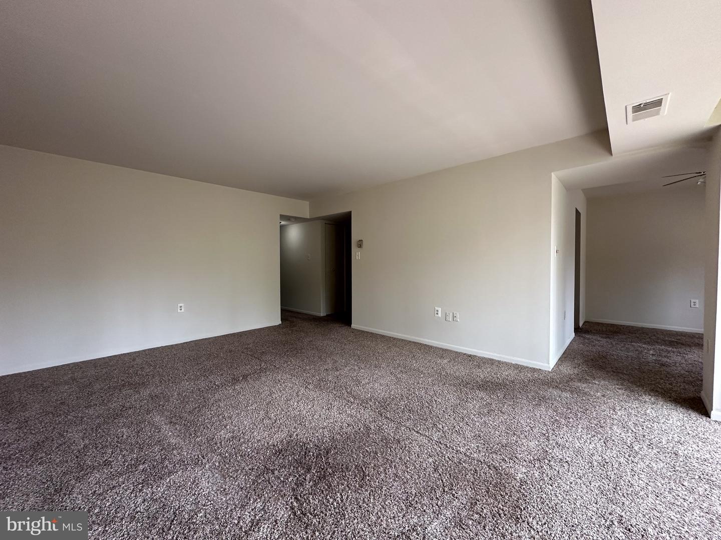 1550-22b Northgate Sq Property Photo 5