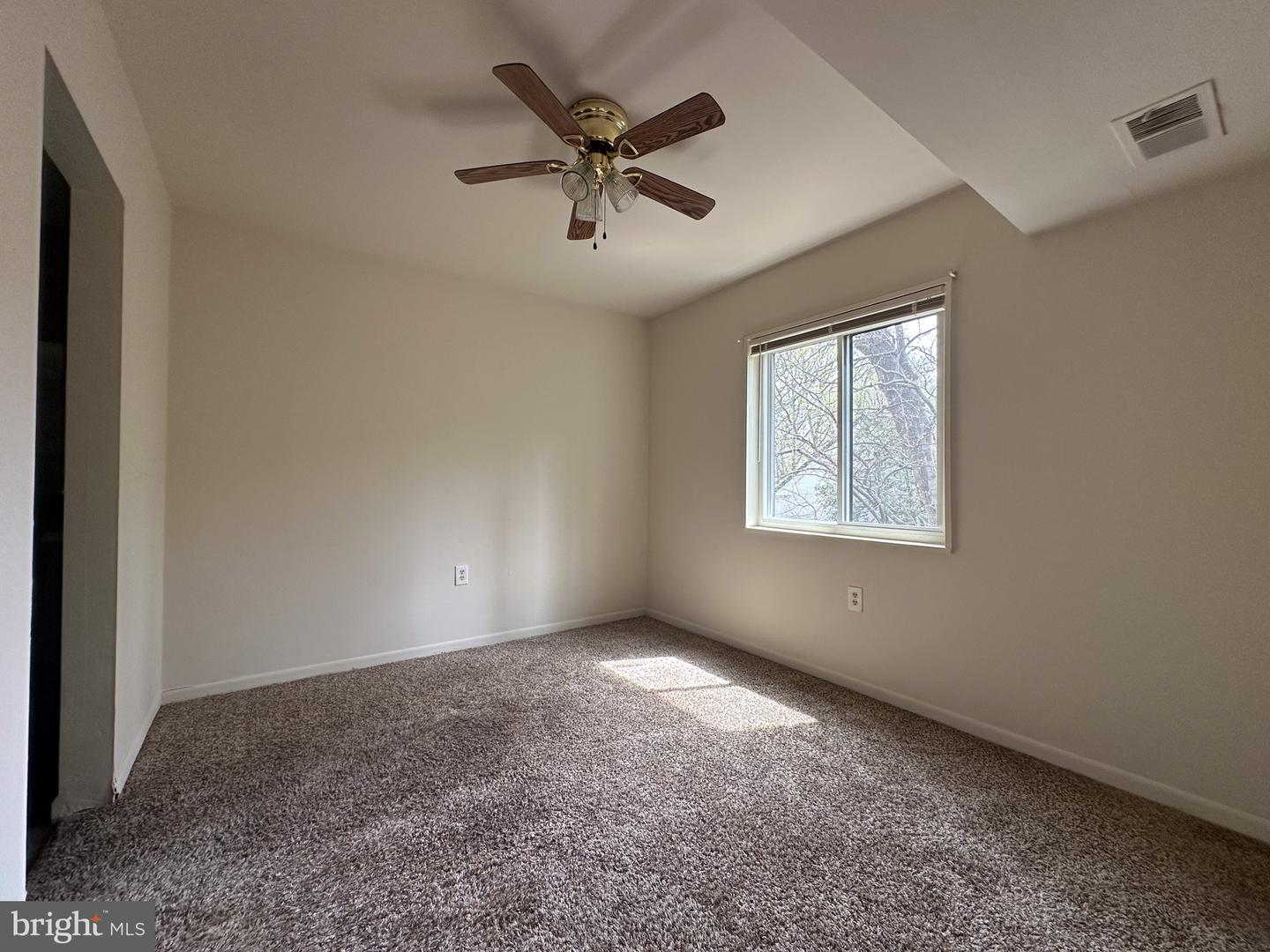 1550-22b Northgate Sq Property Photo 6