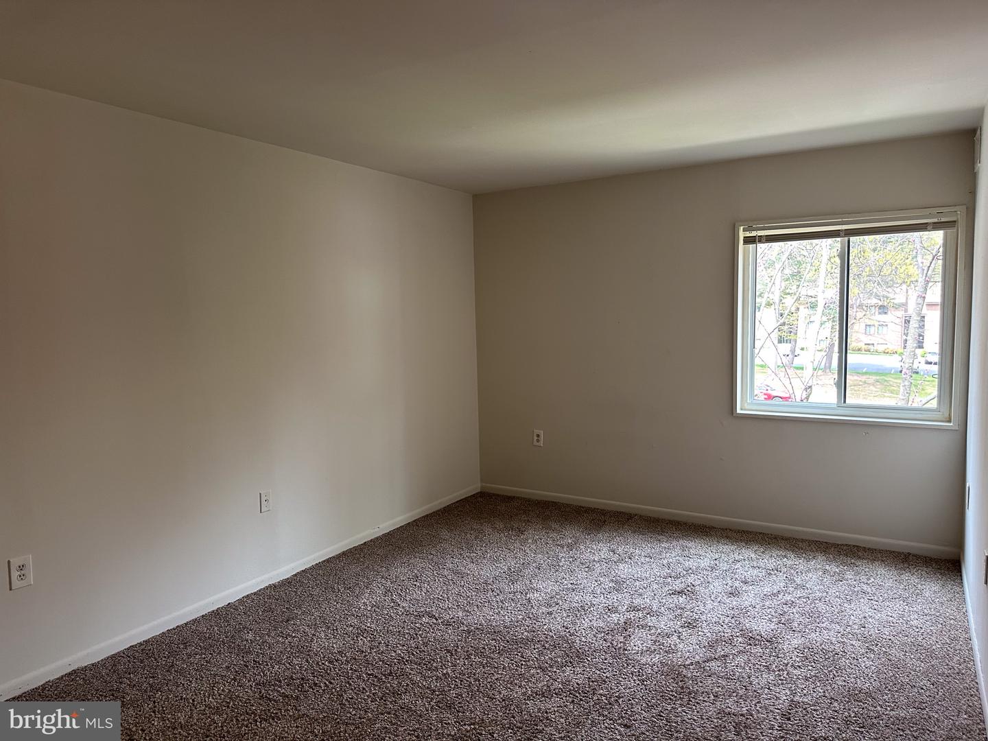 1550-22b Northgate Sq Property Photo 8