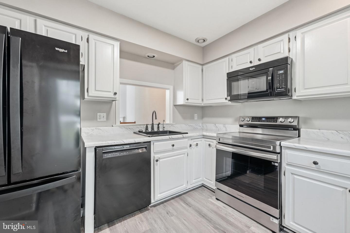 8108 Clifforest Dr Property Photo 8