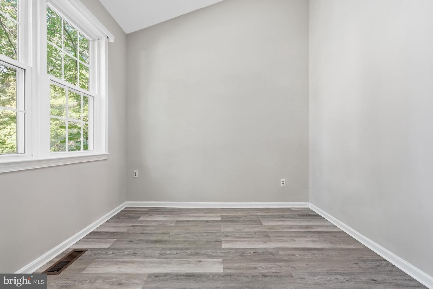 8108 Clifforest Dr Property Photo 10