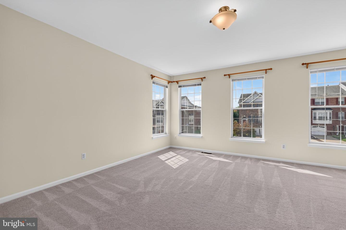 5300 Sandyford St Property Photo 4