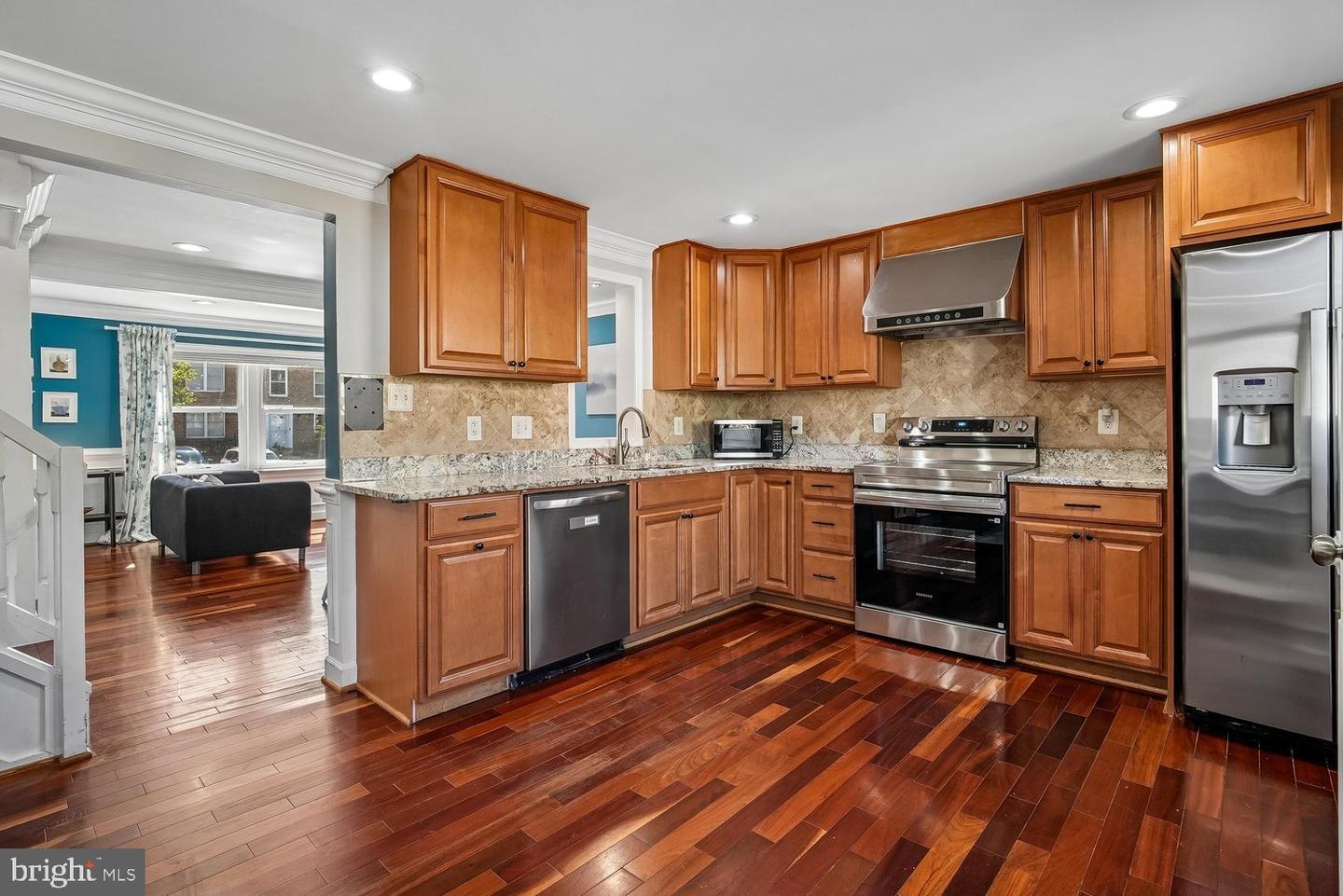 5572 Glasgow Woods Ct Property Photo 10