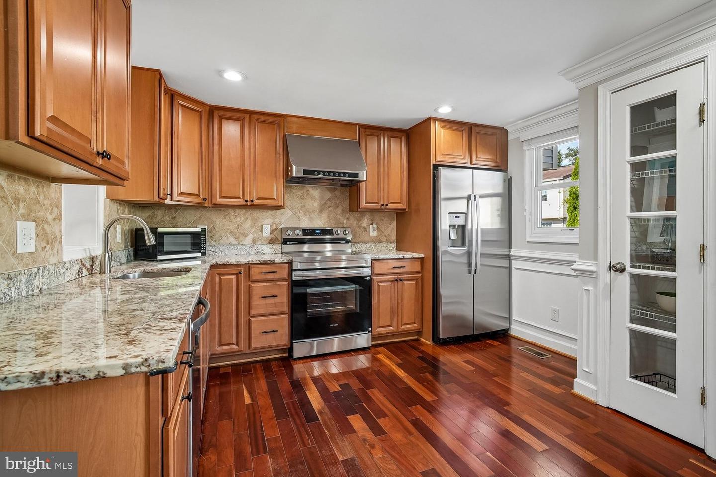 5572 Glasgow Woods Ct Property Photo 11