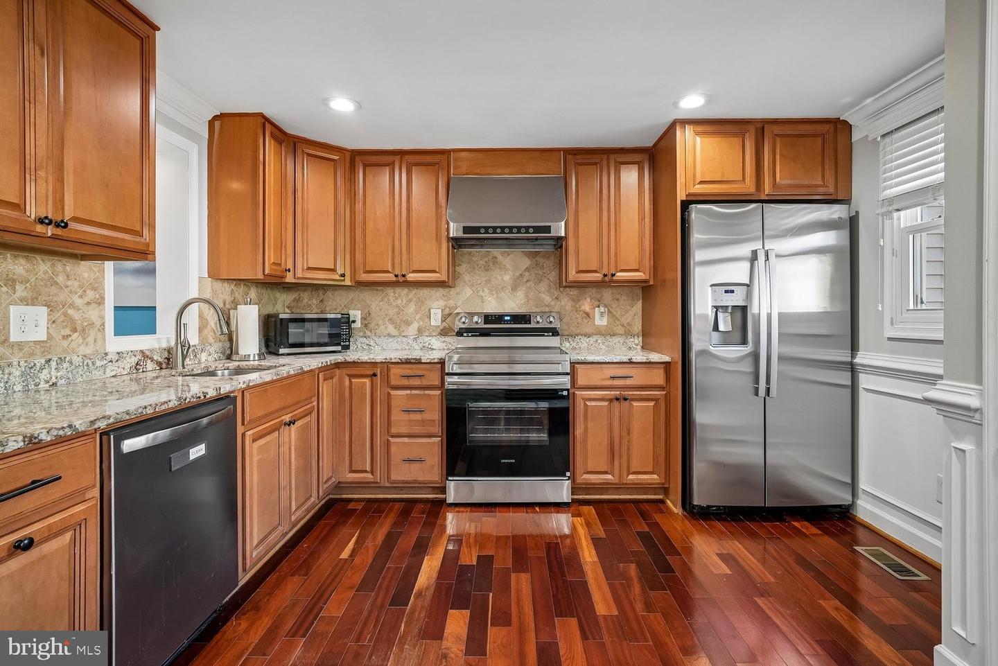 5572 Glasgow Woods Ct Property Photo 12
