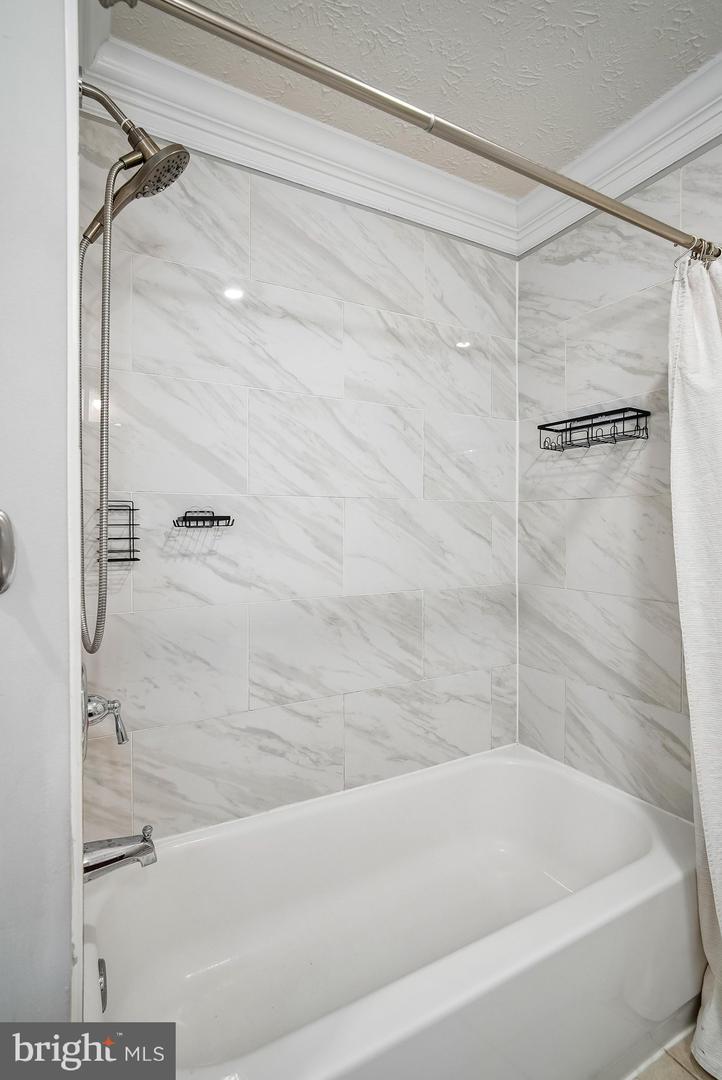 5572 Glasgow Woods Ct Property Photo 29