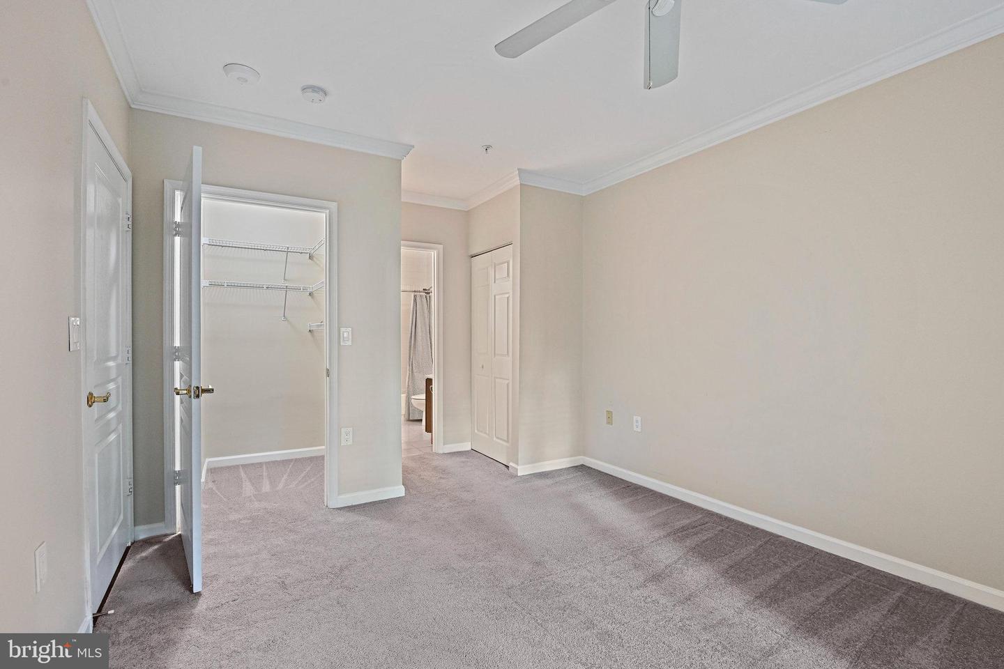 2204 Westcourt Ln #122 Property Photo 9