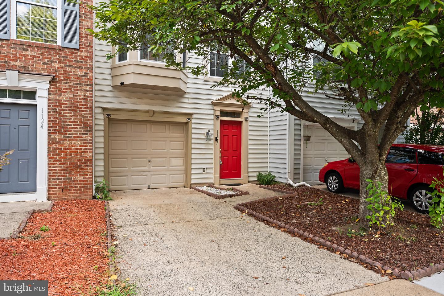 1122 Cypress Tree Pl Property Photo 3