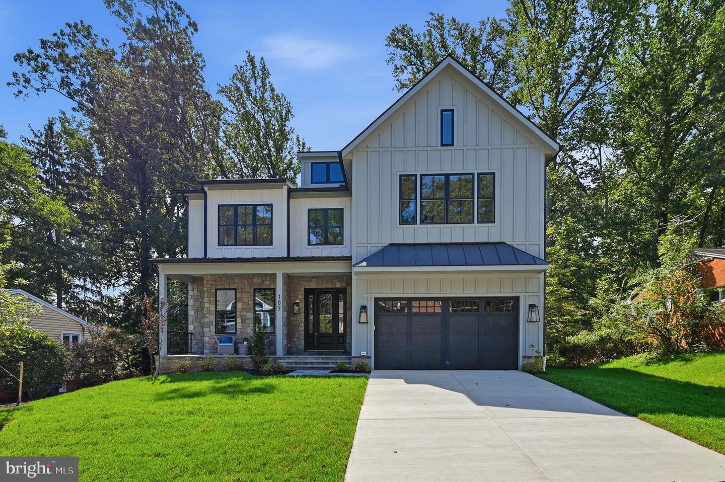 107 Yeonas Drive Se Property Photo 2