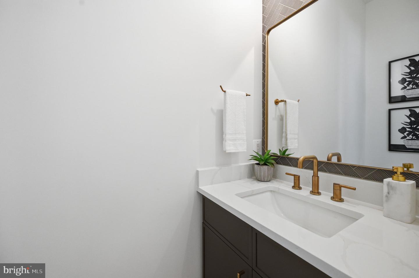 107 Yeonas Drive Se Property Photo 8